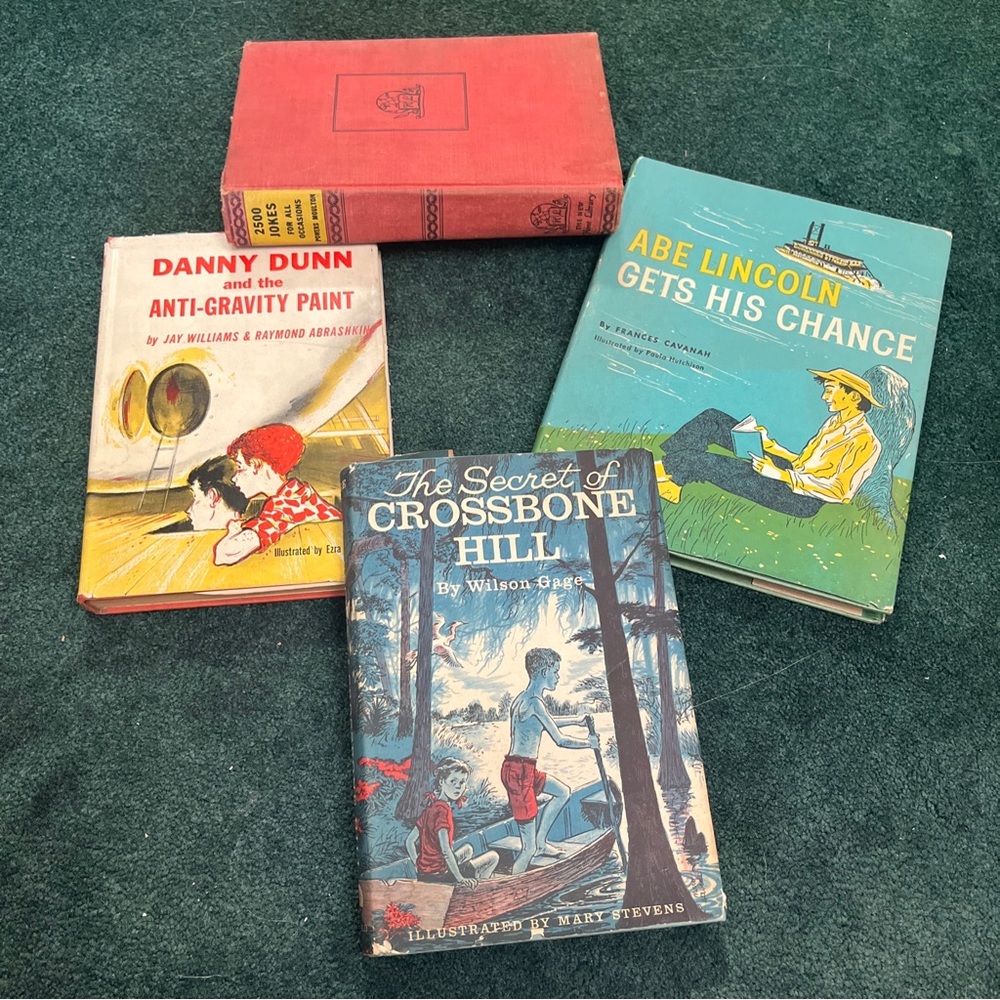 Vintage ￼ The Secrets Of Crossbone hill, Danny Dunn, Abe Lincoln￼, 2500 Jokes